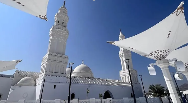 How to explore Mosques in KSA respectfully and safely?